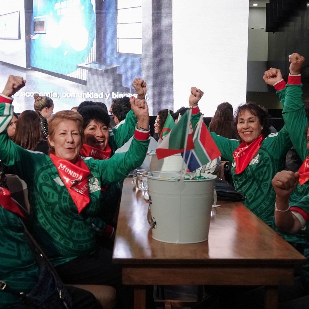 Pioneras del fútbol femenil participaron en la inauguración